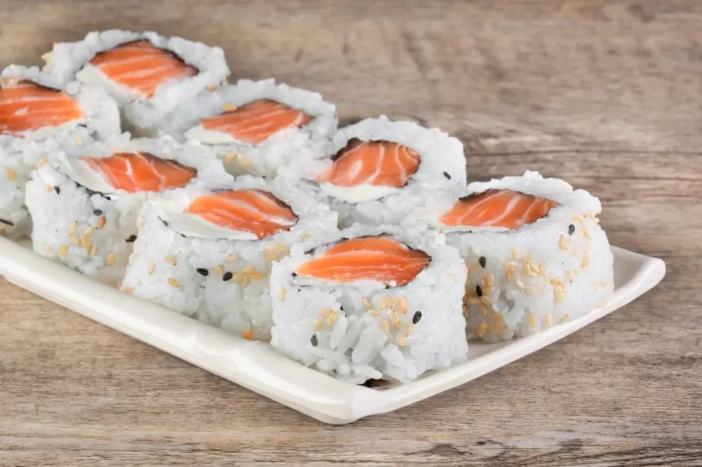Salmão Cru com Cream Cheese